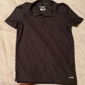 Tek Gear unisex short sleeve shirt.